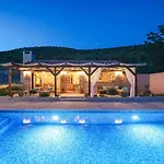 Rural Adriart With Heated Pool And Sauna