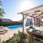 Rural Adriart With Heated Pool And Sauna