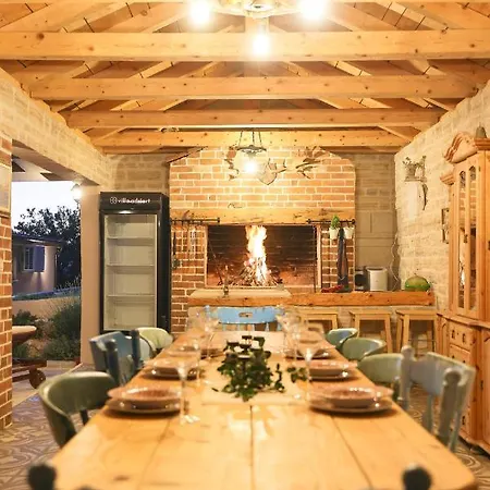Rural Adriart With Heated Pool And Sauna ヴィラ Stankovci