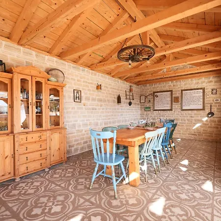 ヴィラ Rural Adriart With Heated Pool And Sauna Stankovci