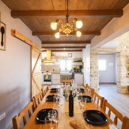 Rural Adriart With Heated Pool And Sauna
