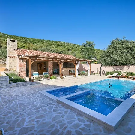 ヴィラ Rural Adriart With Heated Pool And Sauna