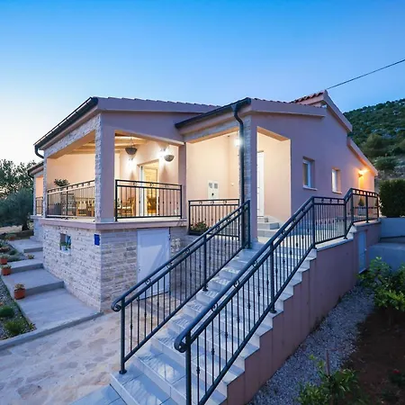 Rural Adriart With Heated Pool And Sauna Villa *
