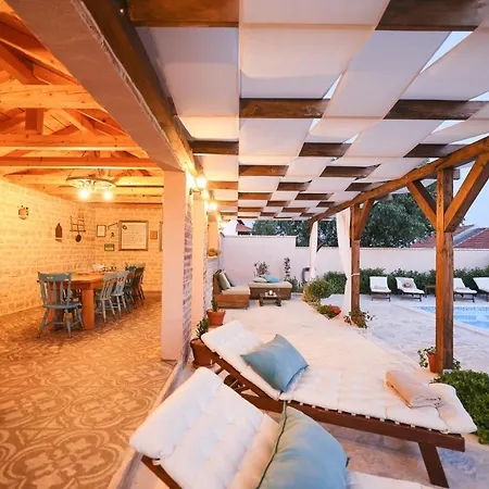 Rural Adriart With Heated Pool And Sauna ヴィラ Stankovci