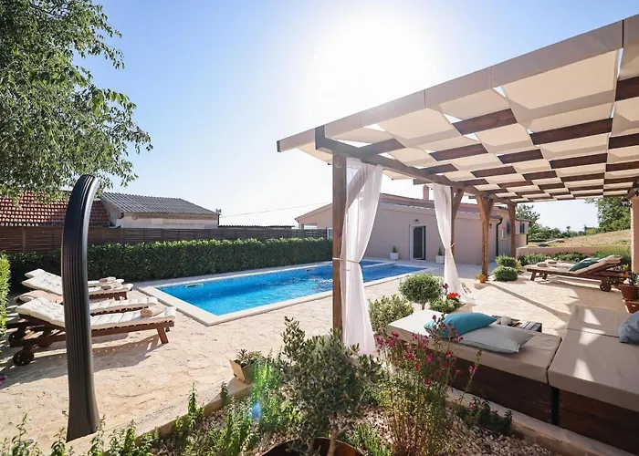 Rural Adriart With Heated Pool And Sauna