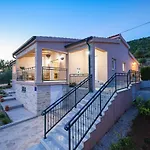 Rural Adriart With Heated Pool And Sauna Villa *