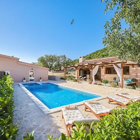 Вилла Rural Adriart With Heated Pool And Sauna