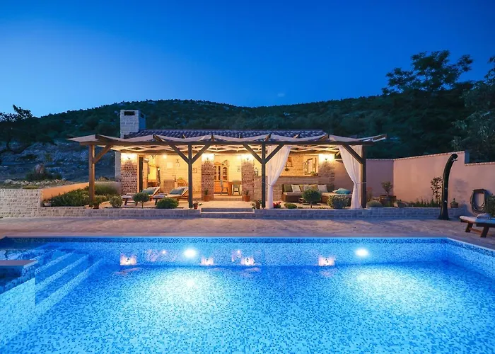 Rural Adriart With Heated Pool And Sauna